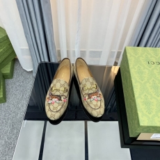 Gucci Flat Shoes